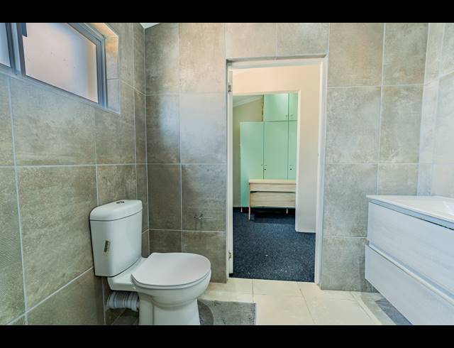 5 BEDROOM HOUSE FOR SALE IN ESSENWOOD